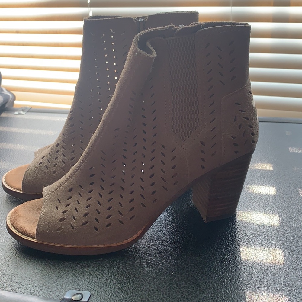 Boots - Picture 2 of 4